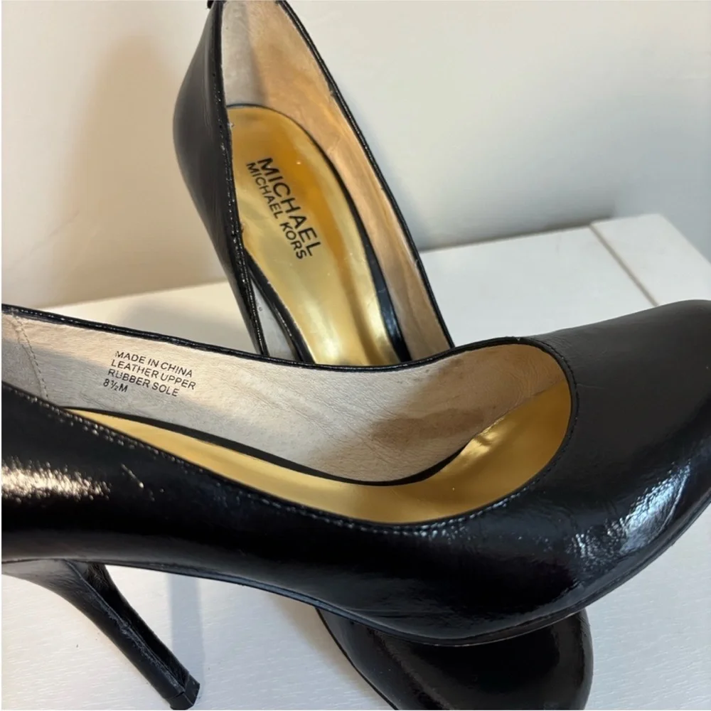 Michael Kors Classic Black Pumps - Picture 6 of 7